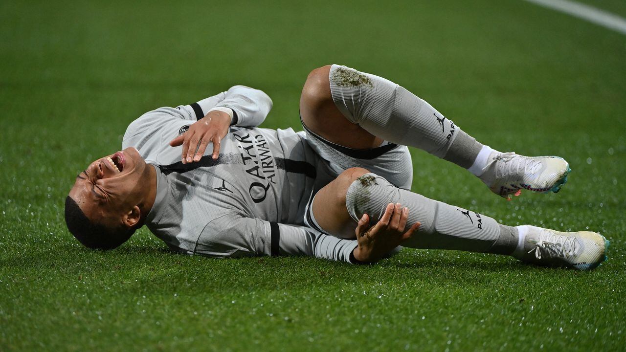 Paris Saint-Germain's French forward Kylian Mbappe lies on the ground after getting injured during the French L1 football match between Montpellier Herault SC and Paris Saint-Germain (PSG) at Stade de la Mosson in Montpellier, southern France on February 1, 2023. (Photo by Sylvain THOMAS / AFP)