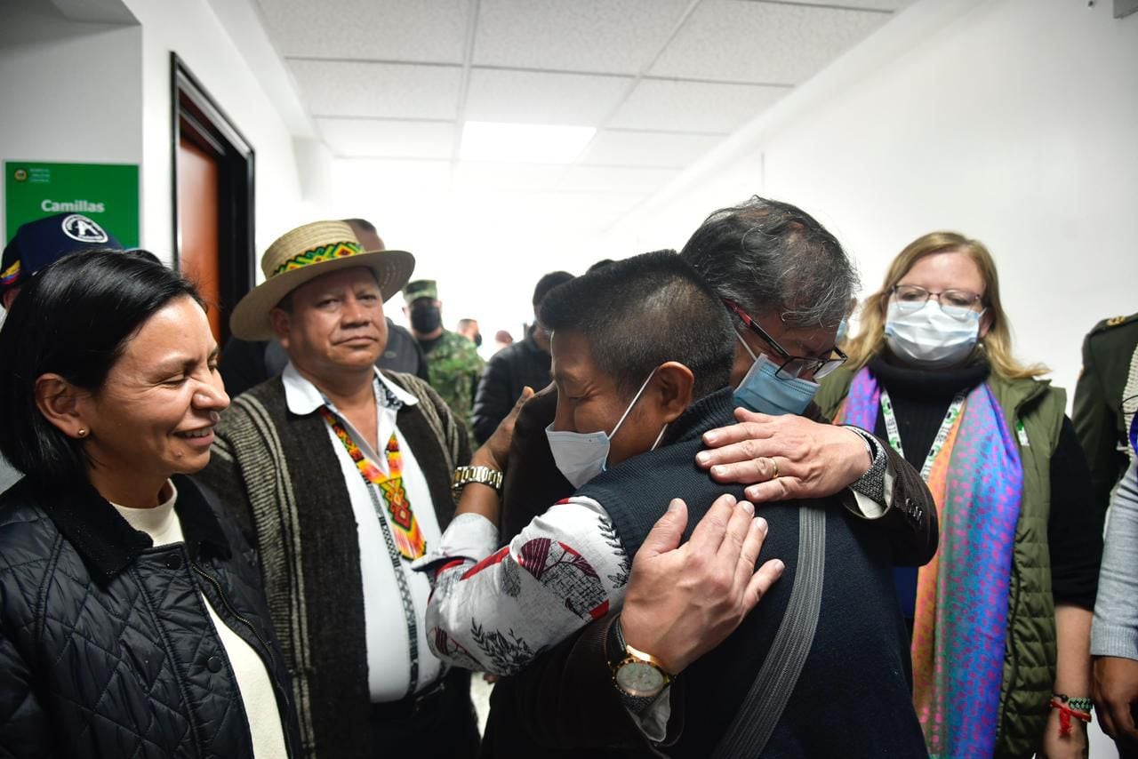 El mandatario de Colombia llegó en compañía de su familia al Hospital militar.