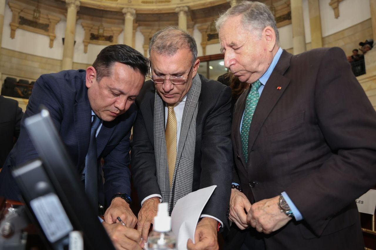 El presidente del Congreso radicó un proyecto de ley para evitar los accidentes de tránsito en Colombia.