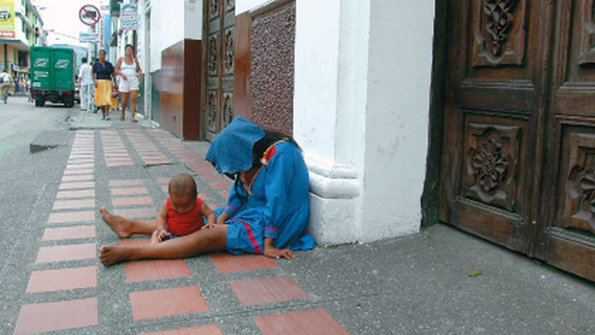 La pobreza medida por ingresos ha bajado en Colombia, pero la pobreza extrema y la desigualdad se mantienen.  En el país hay 800 municipios que tienen un índice de pobreza superior al 66 por ciento. 