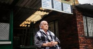 De sus 85 años de edad, María Ontilia Torres lleva 58 vendiendo fritanga en el Palacio del Colesterol. Ella solo clama que la pandemia se acabe y le permita hacer lo que más le gusta: alimentar a los hinchas del fútbol.   