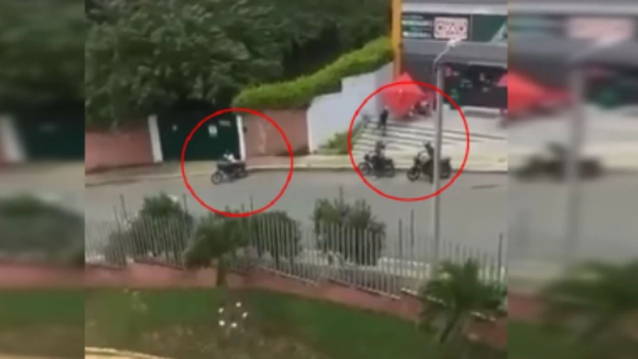 Cinco ladrones en tres motocicletas.