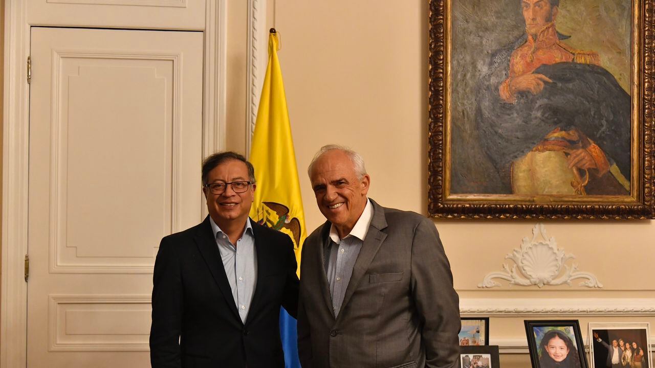 El presidente Gustavo Petro y el expresidente Ernesto Samper.