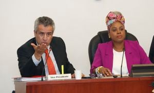 Comisión Primera de la Cámara de Representantes Reforma  Ley Estatutaria de Educación 
Ministra de Educación Aurora Vergara y Ministro del Interior Luis Fernando Velasco
