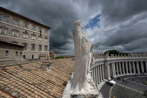 El Vaticano ha informado de que el código de alarma se difundió rápidamente por radio