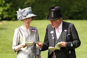 La princesa Ana de Gran Bretaña con Andrew Parker Bowles. Foto REUTERS/Phil Noble