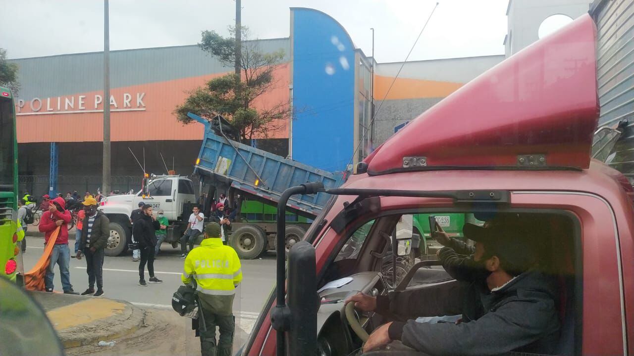 Camioneros bloquean algunas vías de municipios de Cundinamarca