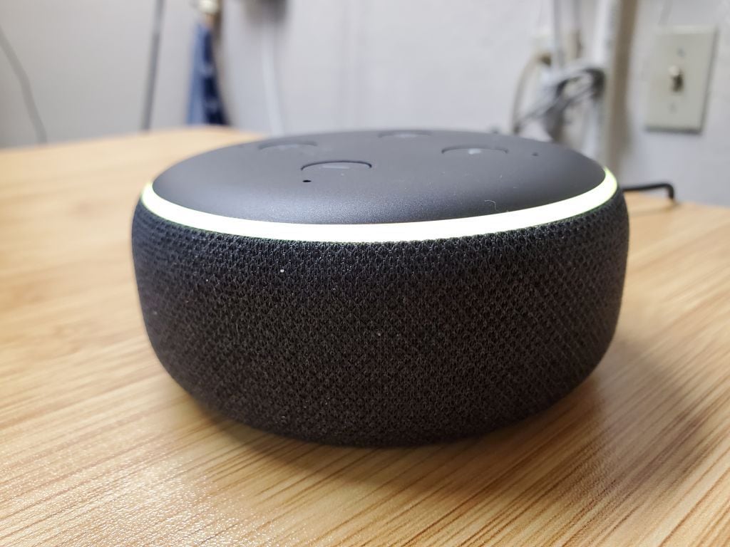 Alexa, el Asistente inteligente de Amazon y dispositivo rival del Google Home.