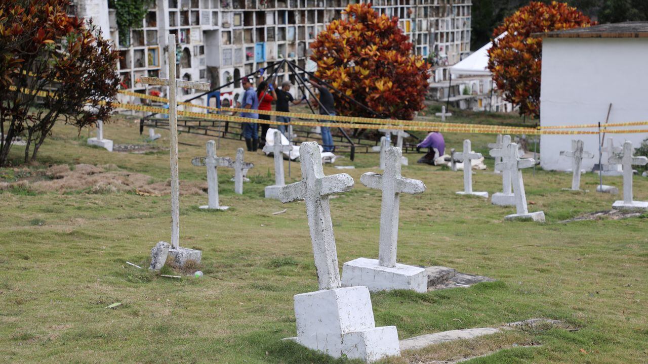 El procurador delegado ante la JEP, Alonso Pío Fernández, insistió en la protección del cementerio municipal de Miraflores, Guaviare, por el riesgo inminente que al menos 19 cuerpos que se encuentran en las fosas se vean alterados.