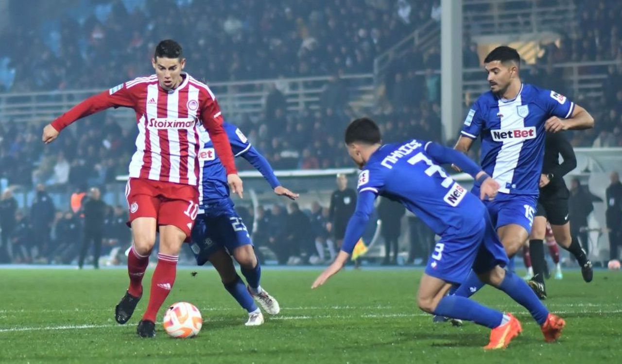James Rodríguez jugó 70 minutos con Olympiacos en la Superliga de Grecia.