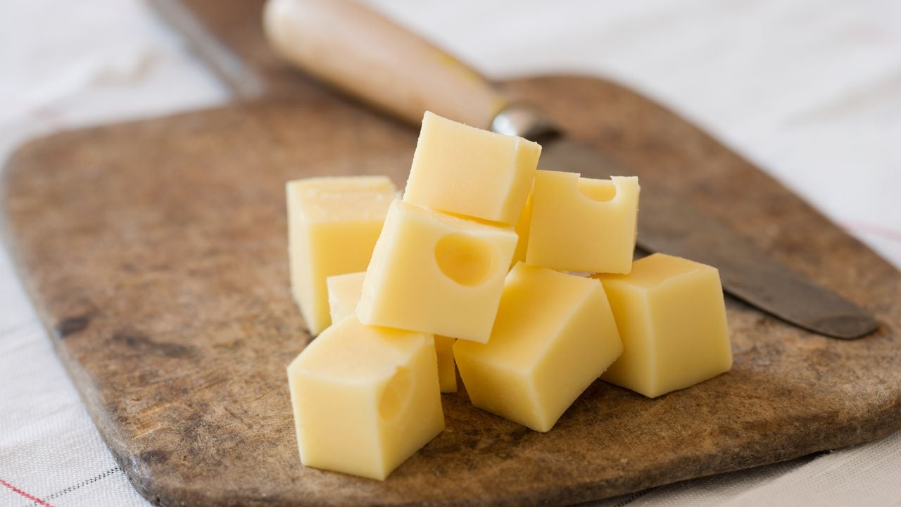 Entre los quesos existe mucha variedad, como los elaborados con leche de vaca, los frescos o maduros de cabra o de oveja.