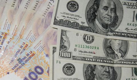El dólar blue se está tomando el mercado en Argentina