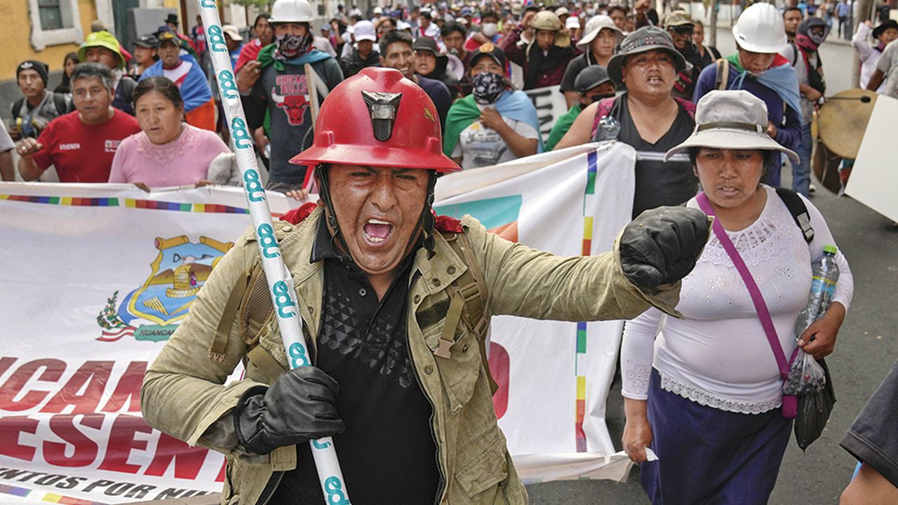 Sigue la crisis en Perú, y con dos rechazos al intento de adelanto de elecciones esta semana, el panorama parece oscuro. La presidenta Dina Boluarte está en el ojo del huracán.