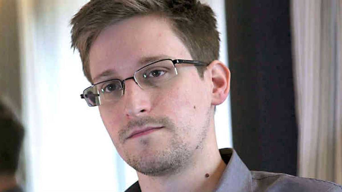 Snowden nació el 21 de junio de 1983.