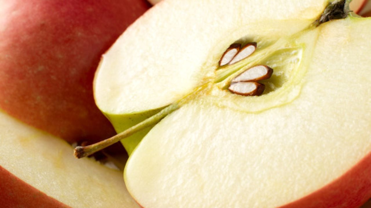 ¿Qué pasa si se comen la semillas de la manzana, es peligroso?