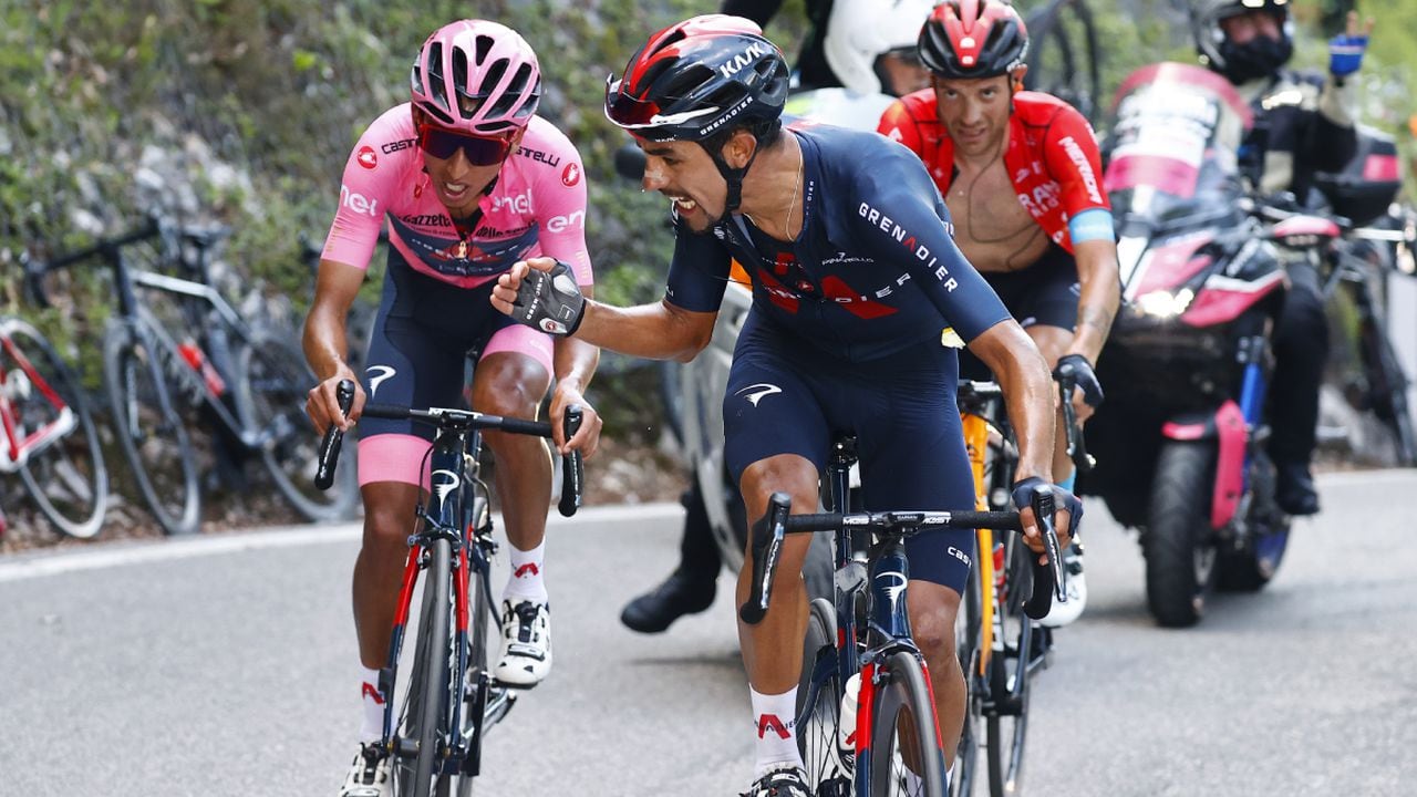 SEGA DI ALA, ITALY - MAY 26: Egan Arley Bernal Gomez of Colombia Pink Leader Jersey & Daniel Felipe Martinez Poveda of Colombia and Team INEOS Grenadiers during the 104th Giro d'Italia 2021, Stage 17 a 193km stage from Canazei to Sega di Ala 1246m / Drooped / #UCIworldtour / @girodiitalia / #Giro / on May 26, 2021 in Sega di Ala, Italy. (Photo by Getty Images/Luca Bettini - Pool)