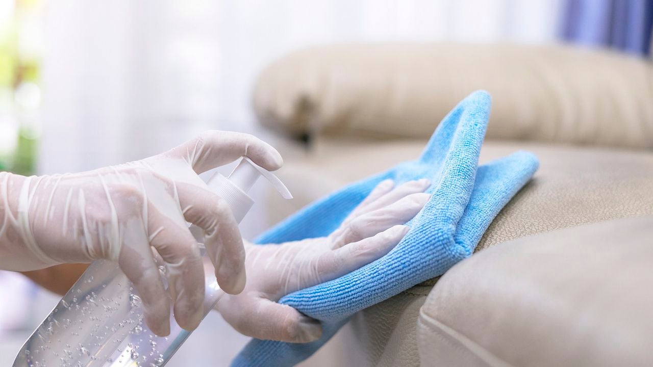 Cómo limpiar los muebles de tela con bicarbonato de sodio?