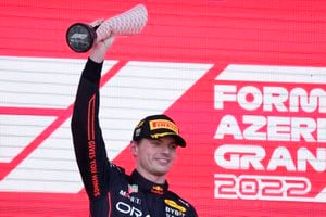 Max Verstappen celebra otra victoria más en la temporada 2022, esta vez en el Gran Premio de Azerbaiyán