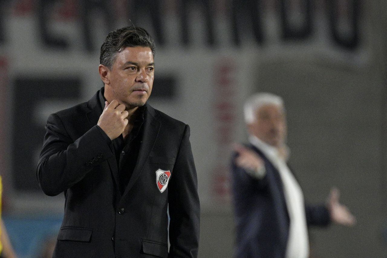 River Plate's coach Marcelo Gallardo gestures during the Argentine Professional Football League match against Platense at the Monumental stadium in Buenos Aires, on October 12, 2022. (Photo by JUAN MABROMATA / AF