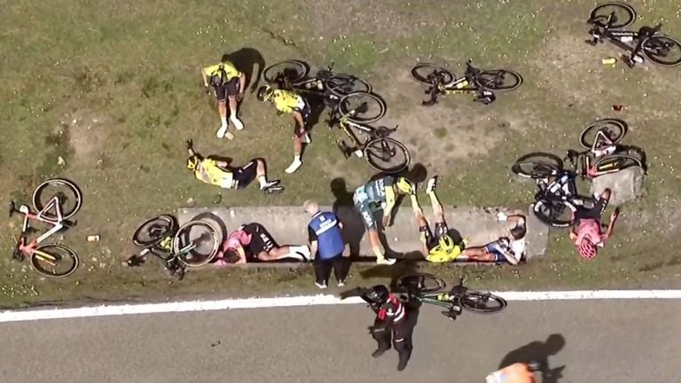 Impactantes imágenes de la caída en la Vuelta al País Vasco.
