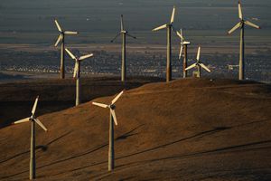 Archivo - las turbinas eólicas funcionan en Livermore, California. (AP Photo/Godofredo A. Vásquez, File).
