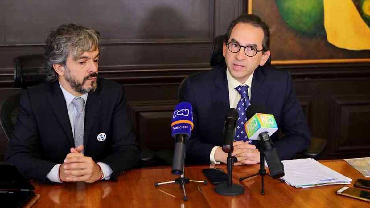 El director del Dane, Juan Daniel Oviedo, y el ministro de Agricultura, Andrés Valencia, explicaron los alcances de la nueva encuesta.