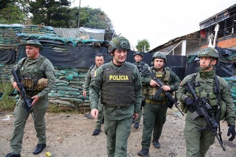 Director de la Policía, el general William Salamanca, llegó a Timba, Cauca donde hace una semana explotó un carro bomba.