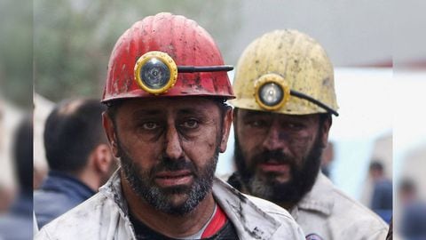 Las tareas de búsqueda se extendieron durante la noche, tras explosión de mina en Turquía.