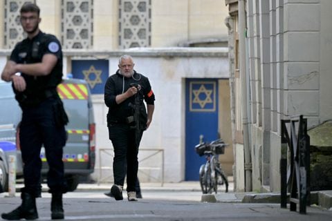 “Cuando se ataca a la comunidad judía, es una ataque a la comunidad nacional, a Francia, a todos los ciudadanos franceses", apuntó. "Es un susto para toda la nación".