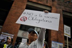 Plantón Antivacunas covid 19 en Ministerio de Salud