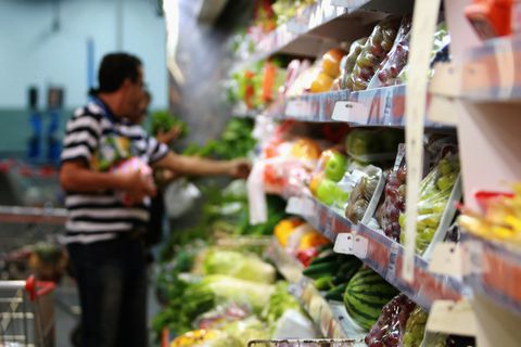 El rubro de alimentos bajó sorprendentemente en los datos de inflación, generando un respiro en el peso de la canasta familiar de los colombianos. En Cali la inflación terminará el año con un solo dígito.