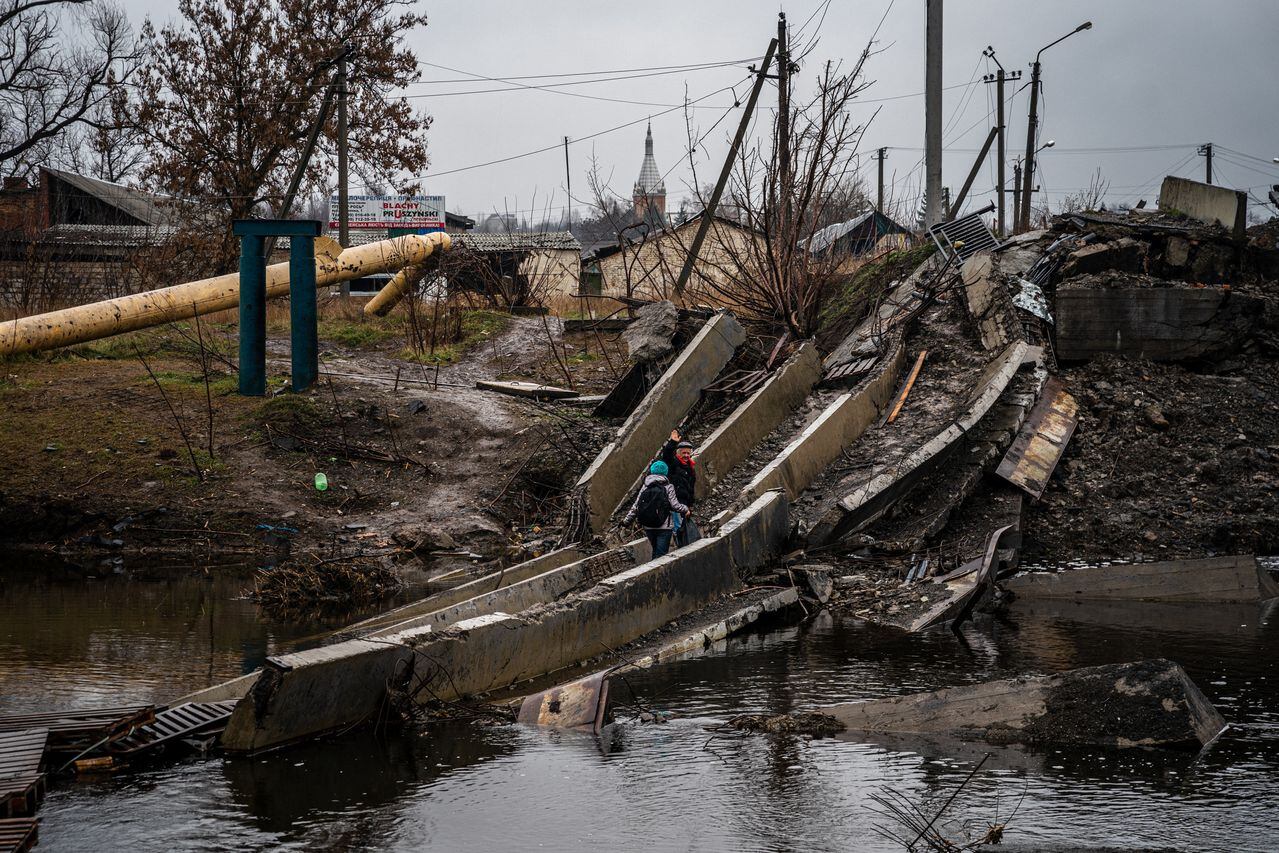 No paran los bombardeos en Ucrania y dejan destrucción y muertos todos los días. Foto: AFP.