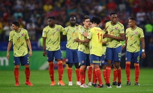 SAO PAULO, BRAZIL - JUNE 28: James Rodriguez of Colombia embraces team-mate Juan Cuadrado after he scored during the penalty shoot-out following the Copa America Brazil 2019 quarterfinal match between Colombia and Chile at Arena Corinthians on June 28, 2019 in Sao Paulo, Brazil. (Photo by Chris Brunskill/Fantasista/Getty Images)