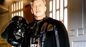 Para David Prowse lo más incómodo del traje de Darth Vader era soportar el calor de la máscara. Hoy lo siguen invitando a  firmar autógrafos, pero sus diferencias con George Lucas lo alejaron de los eventos oficiales de ‘Star Wars’.