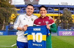Germán Cano y Román Riquelme en la sede de Boca Juniors
