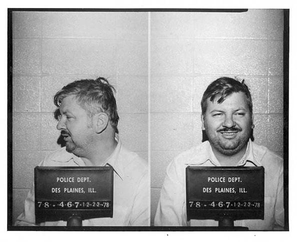 Fotografía del asesino serial John Wayne Gacy, en el departamento de Policía, en 1978.