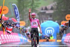 Cinco: ese es el número de victorias al que llegó Tadej Pogacar tras la etapa 16 del Giro de Italia.