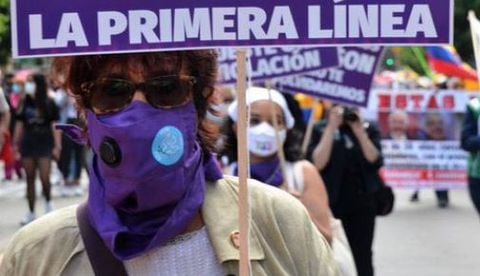 Patricia Ariza, próxima Ministra de Cultura en el gobierno de Gustavo Petro, durante una marcha feminista