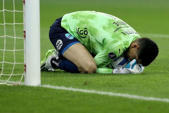 PORTO ALEGRE, BRAZIL - AUGUST 29: Goalkeeper Carlos Emilio Lampe Porras of Bolivar seeks relief from the effects of the pepper spray that came from the grandstand during a second leg quarter final match between Internacional and Bolivar as part of Copa CONMEBOL Libertadores 2023 at Beira-Rio Stadium on August 29, 2023 in Porto Alegre, Brazil. (Photo by Pedro H. Tesch/Getty Images)