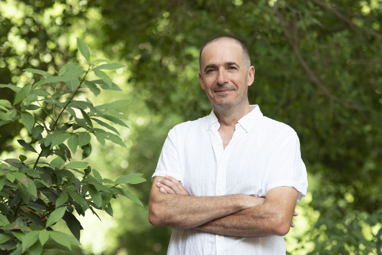 Paco Calvo presenta en FILBo 2024 su exitoso y cautivante libro 'Planta Sapiens'.