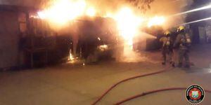 La conflagración fue atendida por el Cuerpo de Bomberos de Cali, en la calle 33 con carrera17, en el barrio La Floresta de la capital del Valle.