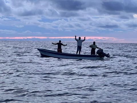 Pescadores rescatados en el mar Caribe