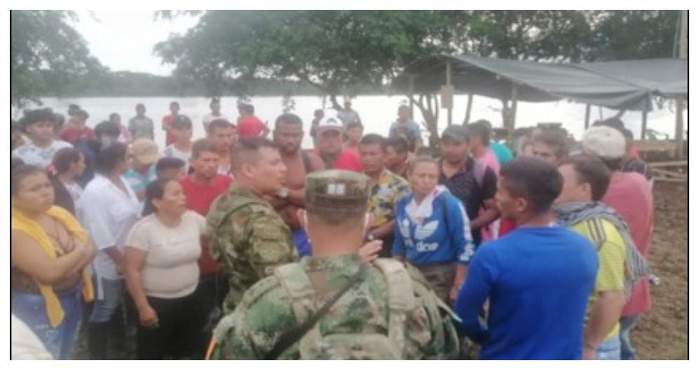 Militares y la comunidad, en Altos del Remanso.