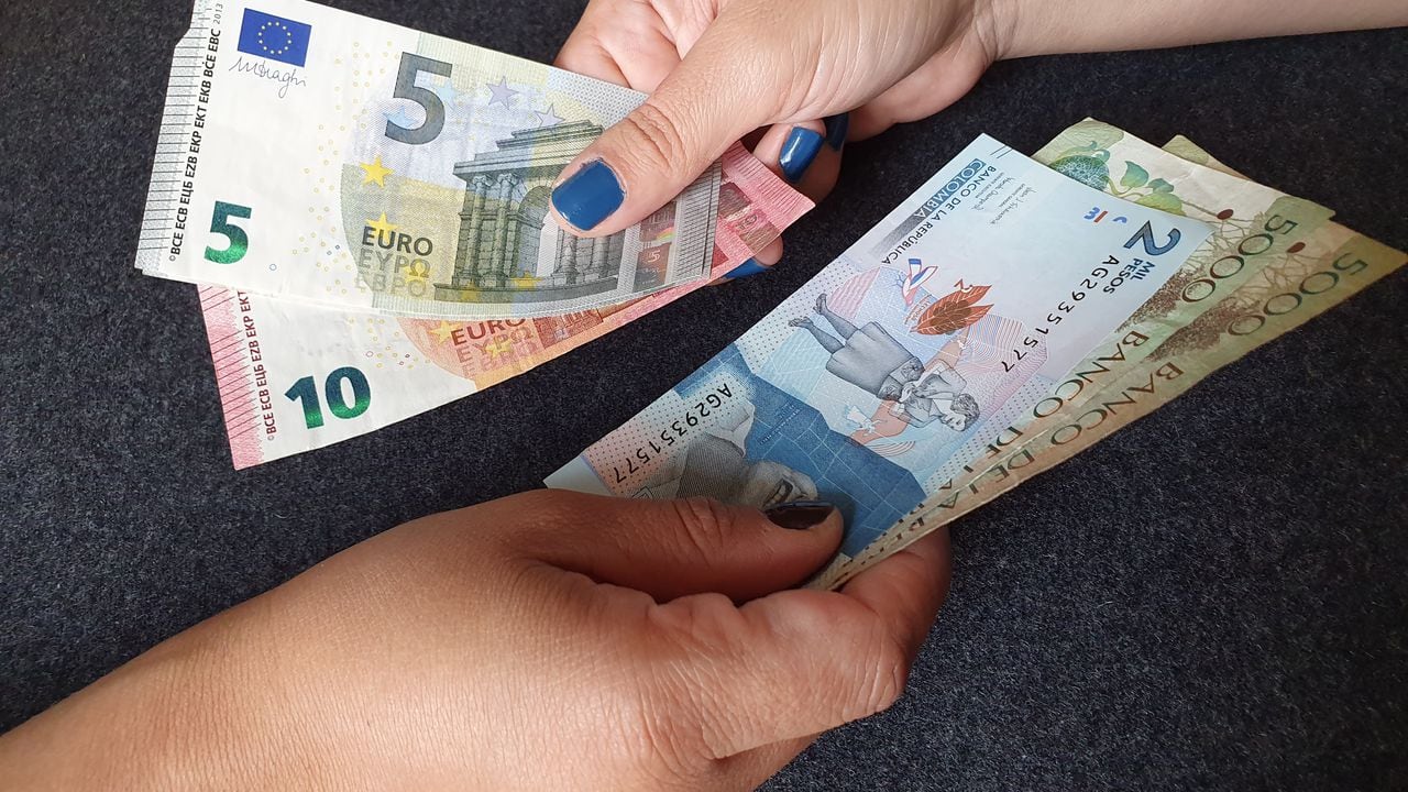 Euro y peso colombiano