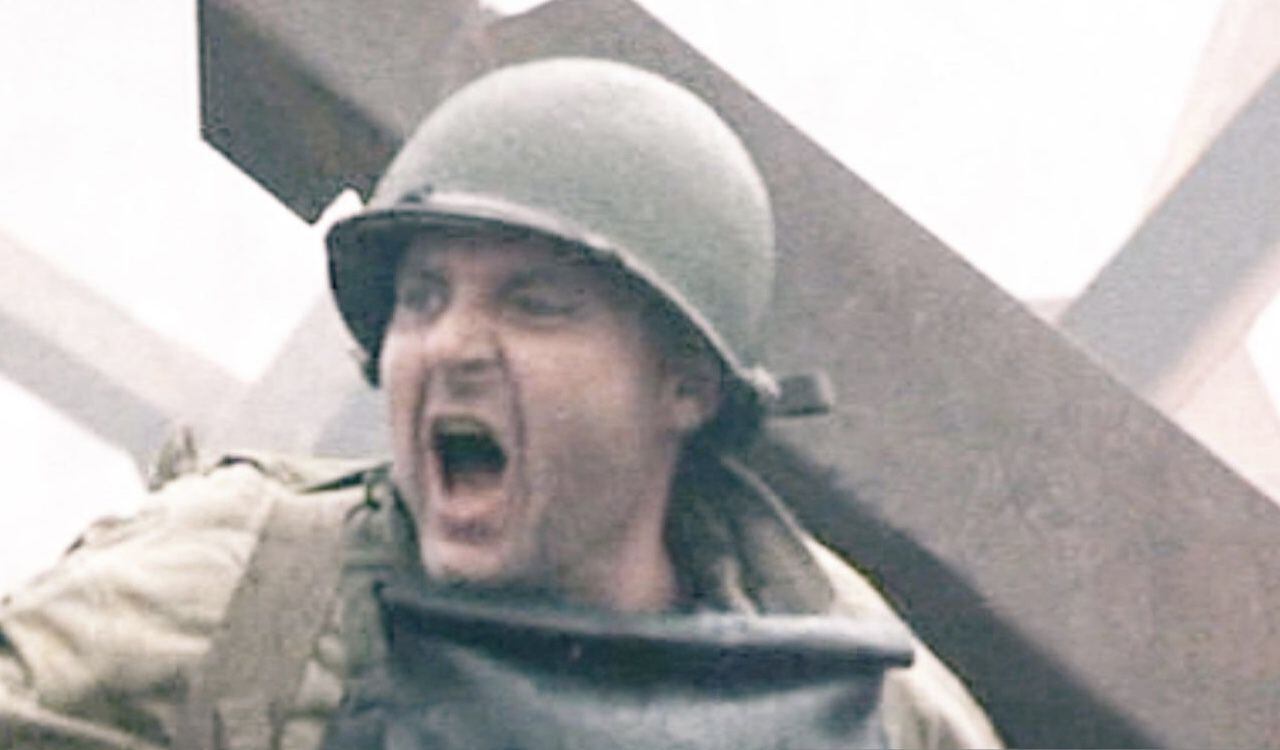 El actor Tom Sizemore en su papel en la película Rescatando al soldado Ryan.