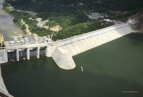 La Hidroeléctrica de Sogamoso produce alrededor del 10 % de la energía del país.