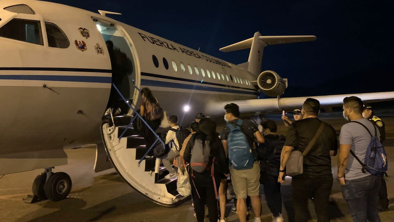 Avión de la flota presidencial transportó a pasajeros varados tras las crisis aérea generada por Viva Air y Ultra.