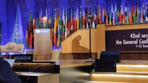 Canciller Álvaro Leyva en la conferencia de la Unesco