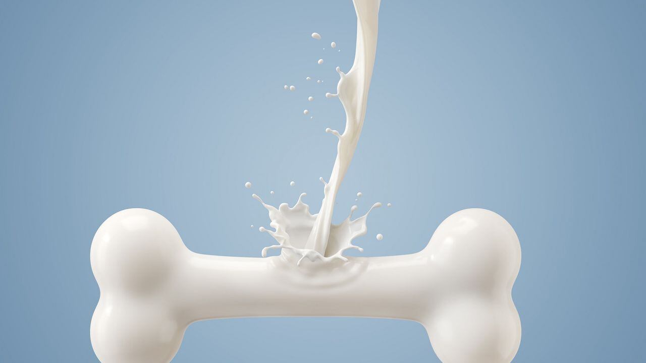 Strong bones. Молоко и кости. Молоко для костей. Молоко кальций. Молоко и вода.