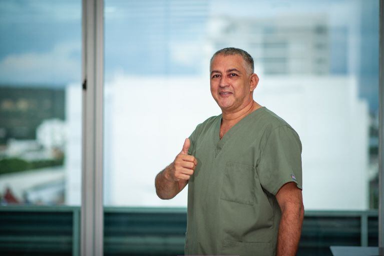 Carlos Sarmiento Riveros, médico cirujano general y bariátrico